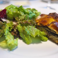 ブーケ・ド・フランス - 焼きたてのパイ包み、中は焼いた鯖。