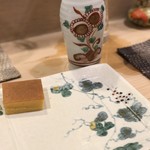 うを徳 - 玉子焼（芝）が葡萄文六寸四方皿に映える