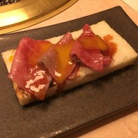 焼肉 銀座コバウ 特別室 - 名物 炙りユッケ ★★★