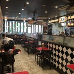 Ａ＆Ｗ - 左の壁沿い、充電できます