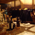 ビストロ・ラ・クッチーナ - カウンターでは最もお気に入りの「どん詰まり」コーナー席