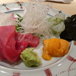 ぎおん 阪川 - ◆お刺身盛り合わせ・・「鮪」「剣先烏賊」「雲丹」「鯛」など。いつもながら質の良い品。