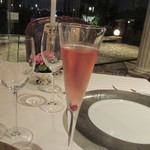 テラコヤ - 庭の樹齢200年のザクロの木から取った、ザクロのノンアルコールカクテル