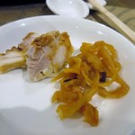 Fukushinrou - 最初はおつまみの２種盛り、蒸し鶏と切干大根でした。