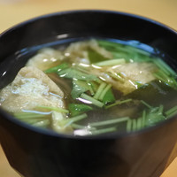 北新地 天富 - 味噌汁は具沢山で美味しい