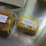 パーラー - リンゴのパウンドケーキ350円/レモンとカルダモンのビスケット250円