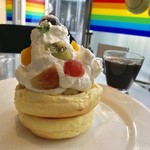 75716921 - 【デザートパンケーキ/季節のフルーツ】（1350円税込）