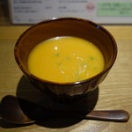 つき出し：カボチャの温かいスープ