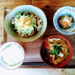 Wain Dokoro Oaji - 平日ランチの「豚と水菜のハリハリ」
