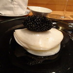 やまぐち - ◆キャビア、白アマダイのカルパッチョ、スライスした蕪、蕪のピューレ。 キャビア、山盛り。