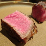 やまぐち - ＊じっくり時間をかけて焼かれているので、お肉の旨みを感じます。 最近頂いたステーキの中では、一番美味しい。