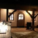 四季の菓子工房シャロン - 夜の外観。