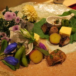 銀座 しのはら - 八寸：鰻 戻り鰹 松茸と青菜のおひたし 衣かつぎ 煮蛸 玉子しんじょ さつまいもの蜜煮 枝豆の紹興酒煮 蛸の柔らか煮 大徳麩 黄身寿司博多 衣被大徳寺納豆射込み4