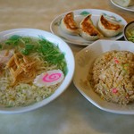 ラーメン、チャーハン、3個餃子、サラダ付き