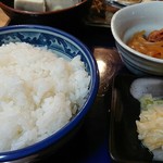 Horiuchi Shiyokudou - ご飯はちょうど1膳分ほど