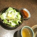 炭火焼肉 東京苑 - サラダもボリュームあって良かったで！
