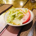 サラダもすぐに出されます