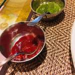 シタール - サモサ&パコラ用にソースも２種類ついてきます。
