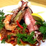 ロムアロイ - 「汁無しトムヤンクン」：ハーブの刺激がドッカ～ン♪　この夏、イチオシのメニューになる事、間違い無し！