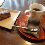 カフェギャラリー風と木 - レーズンケーキとコーヒー