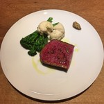 スガハラ - 黒毛和牛もも肉のステーキ + 米沢 茎ブロッコリー + カリフラワー