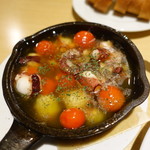 YAICHIRO - タコとプチトマトのアヒージョ