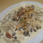 YAICHIRO - ベーコンとキノコのブルギニオン