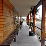 ソリッソ - 入り口前の軒下