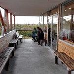 ソリッソ - 左手の軒下