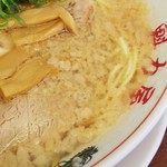 ラーメン魁力屋 - 背脂多めでもスープはあっさり。