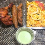 カラチの空 - 残りをテイクアウトにタンドーリチキン432円をプラス。