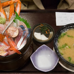 軍ちゃん - 海鮮丼・上の全景
