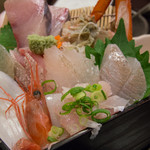 軍ちゃん - 料理写真:地魚ちらし重の具