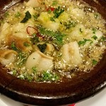 シマ腸のアヒージョ