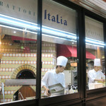 トラットリア・イタリア - テラスから見るピッツァ窯