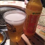 mannoya Beef Garden amemura - プラカップなので思った以上に容量もあるし、ウーロン茶もペットボトルまるごと２００円は良心的すぎる、