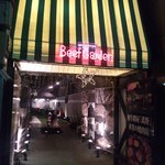 mannoya Beef Garden amemura - 通りから見ると入り口しかない。