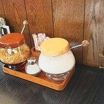 くるみの実 - テーブル席