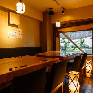 【三百五十年杉の一枚板テーブル使用】木の温もり溢れる贅沢な個室＜7名～10名＞