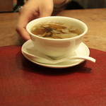 齋華 - 攻肥漢方のキノコスープ 白霊茸、生ポルチーニ、舞茸、香茸、生姜
