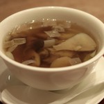 齋華 - 攻肥漢方のキノコスープ 白霊茸、生ポルチーニ、舞茸、香茸、生姜