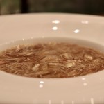 齋華 - フカヒレと毛蟹の煮込みとアクセントで赤酢