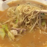 栄華 - 味噌ラーメン 麺リフト！