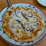 Saizeriya - 真イカとアンチョビのピザです。(2017年10月)