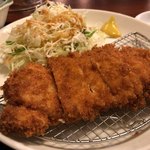 モツ兵衛 - 豚ロースカツ定食 880円。