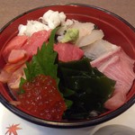 Sushidokoro Okina - 10食限定ランチ海鮮丼 ¥1,500
                        お椀 付き