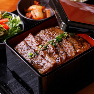 ``Wagyu beef short rib jugozen'', which you can enjoy on a gozen set filled with Wagyu beef