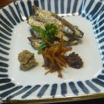 利久庵 - ひこ鰯と生姜の旨煮けしの実掛け６５０円★★☆