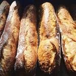 ブランジェカイチ - バゲットどっさり仕込み中