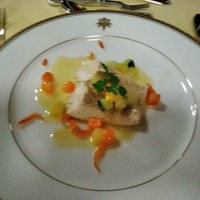 メインダイニングルーム - [料理] 鱸 (スズキ) のバプール バターソース掛け プレート全景